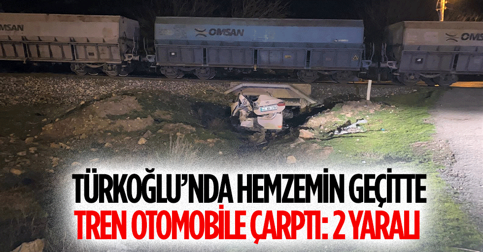 Türkoğlu’nda hemzemin geçitte tren otomobile çarptı: 2 yaralı