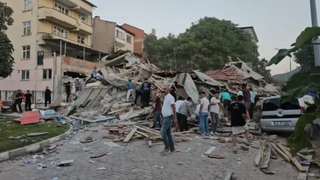 Balikesir De 6 1 Buyuklugunde Deprem Istanbul 18933781 5563 M