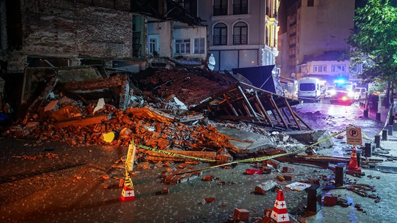 Balikesir Sindirgida 61 Buyuklugunde Deprem 3