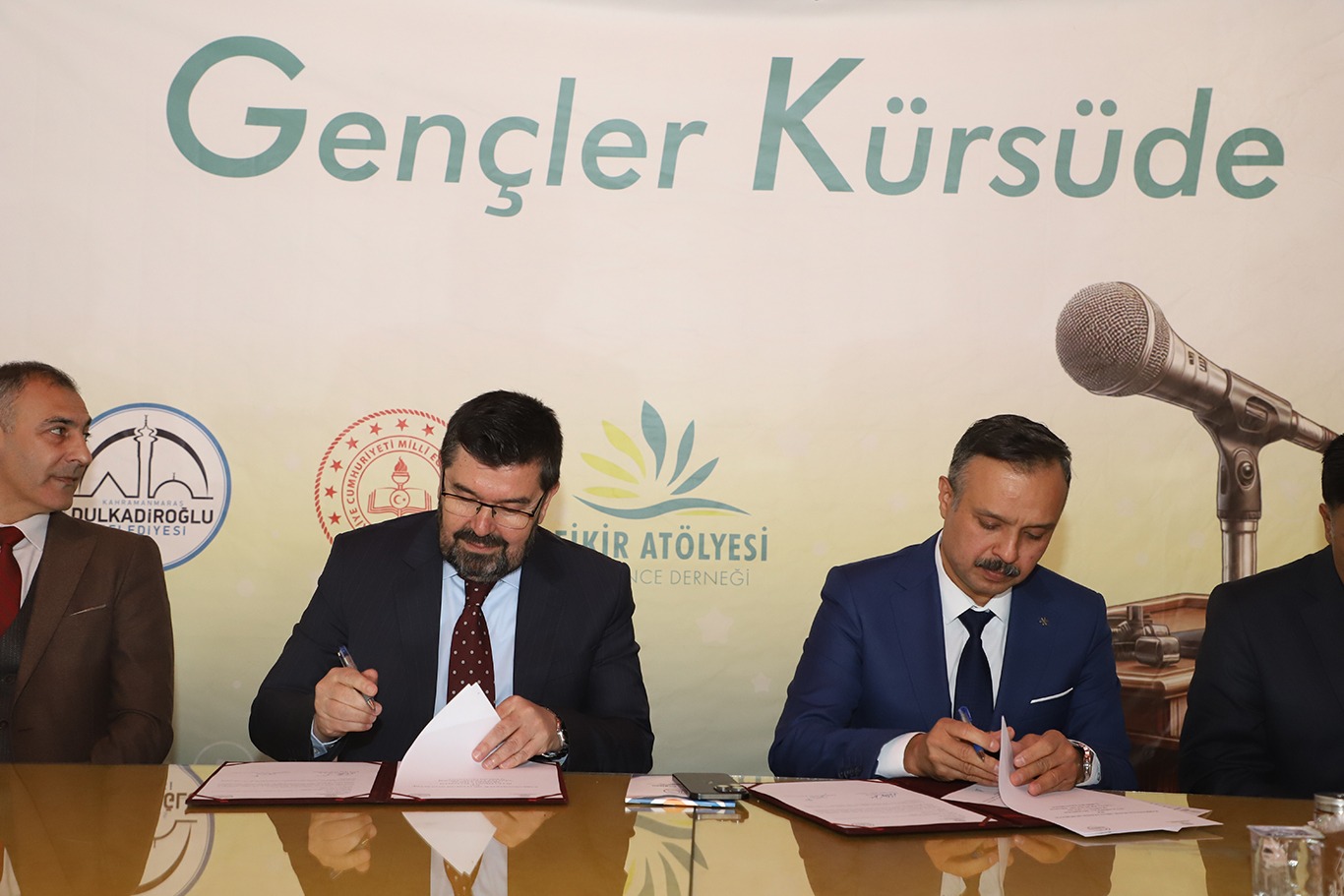 556D898A 6A5C 4220 Ab81 Da1F4B16B848