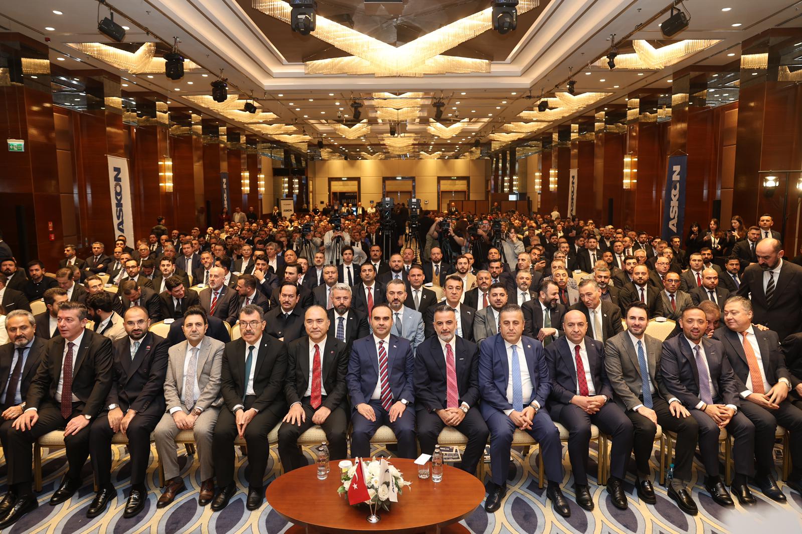 390C2561 8548 4C2E A7B6 E8802E973F34