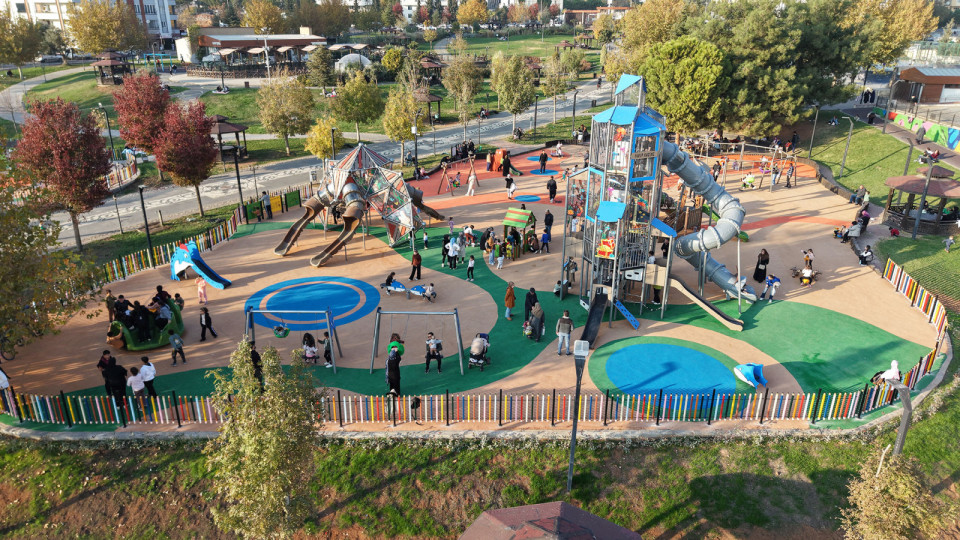 Aliya Izzetbegovic Millet Bahcesi 4