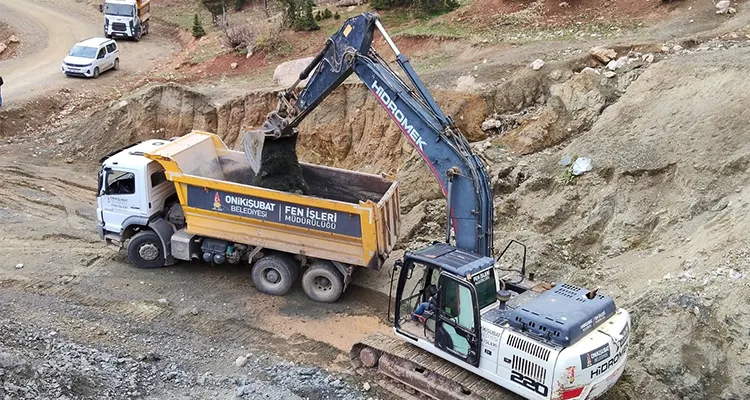 Onikisubat Belediyesi Kirsalda 14 Farkli Noktada Calisiyor