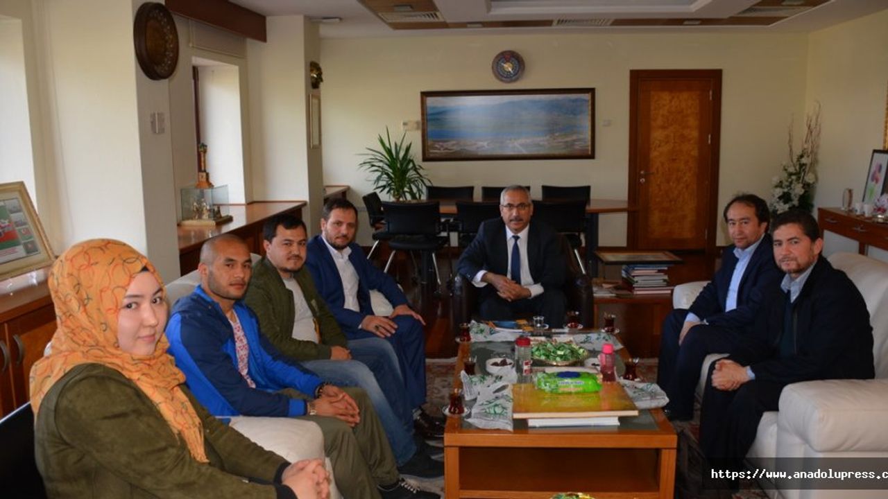Satuk Buğrahan İlim ve Medeniyet Vakfı Üyeleri, Rektör Deveci’yi Ziyaret Etti