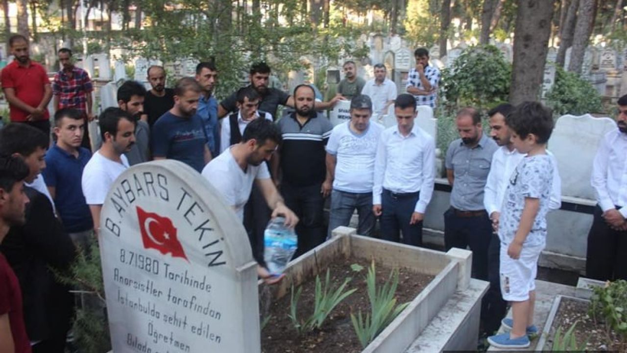 Ülkücü şehit Bleda Aybars tekin vefatının yıldönümünde mezarı başında anıldı!