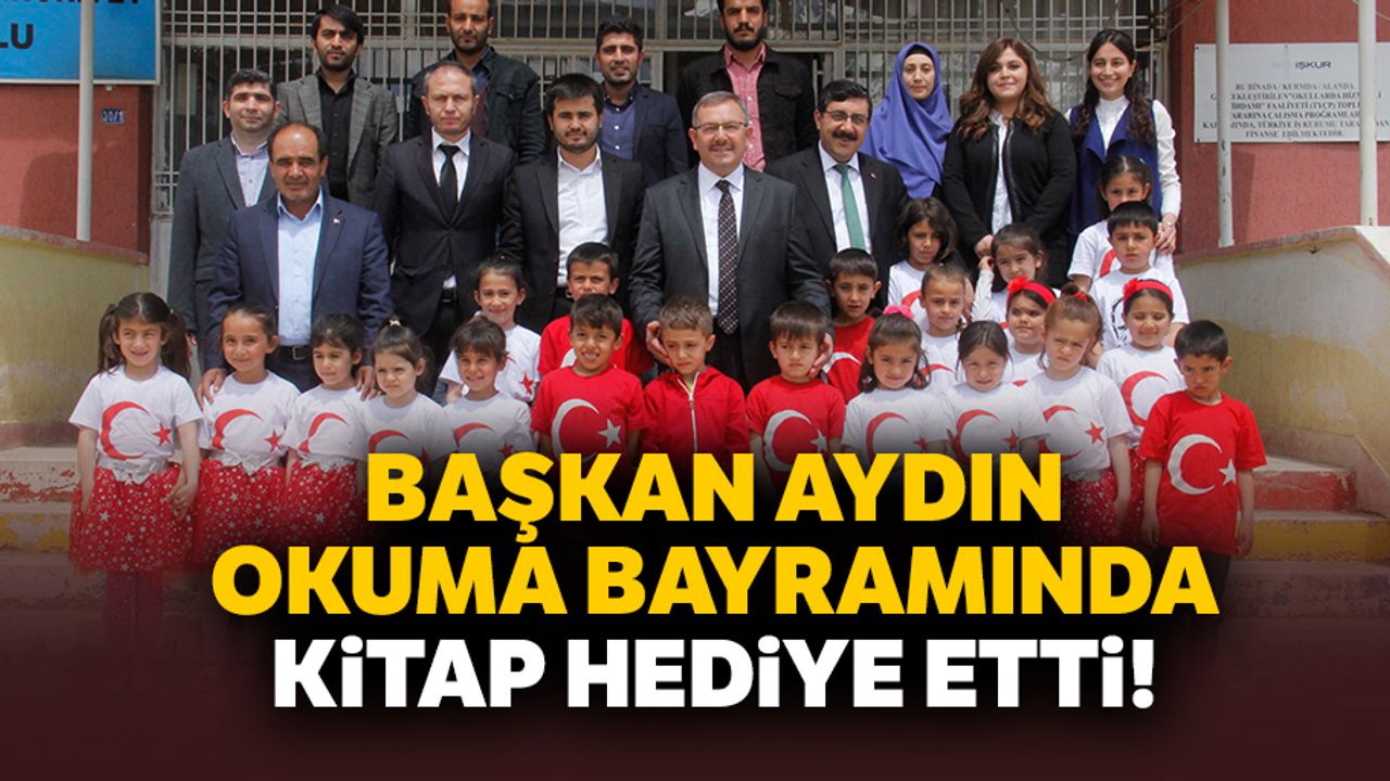 Başkan Aydın okuma bayramında kitap hediye etti