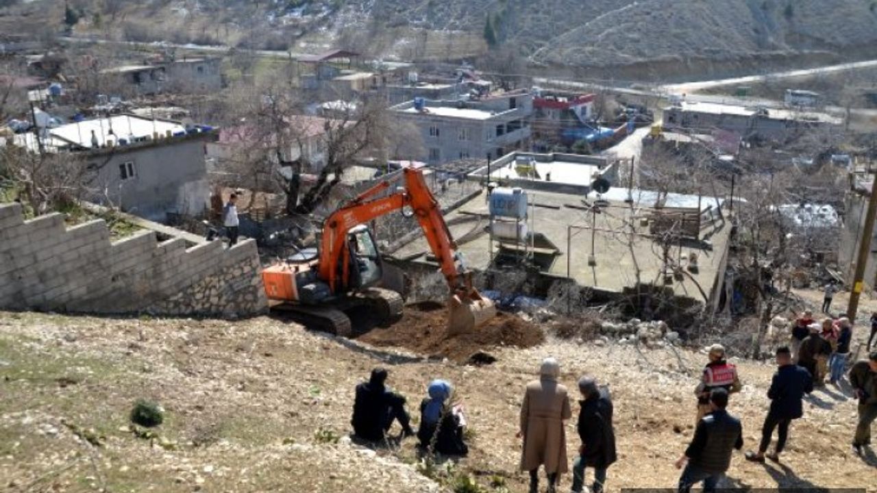 Kahramanmaraş'ta iki komşu arasındaki tartışmalı yol mahkeme kararıyla açıldı