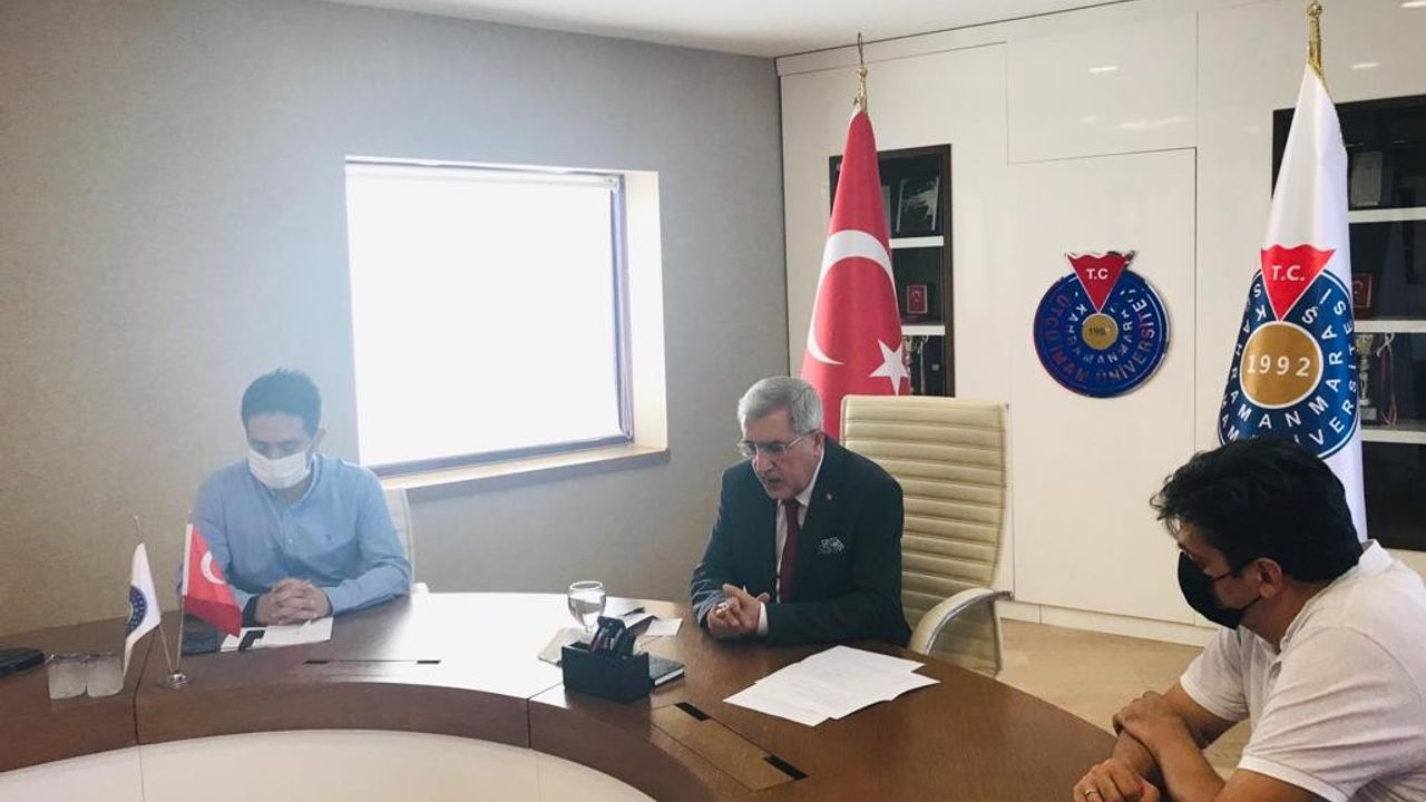 Rektör Can, Sosyal Medya Üzerinden Gerçekleştirilen Canlı Yayında Öğrencilerle Buluştu