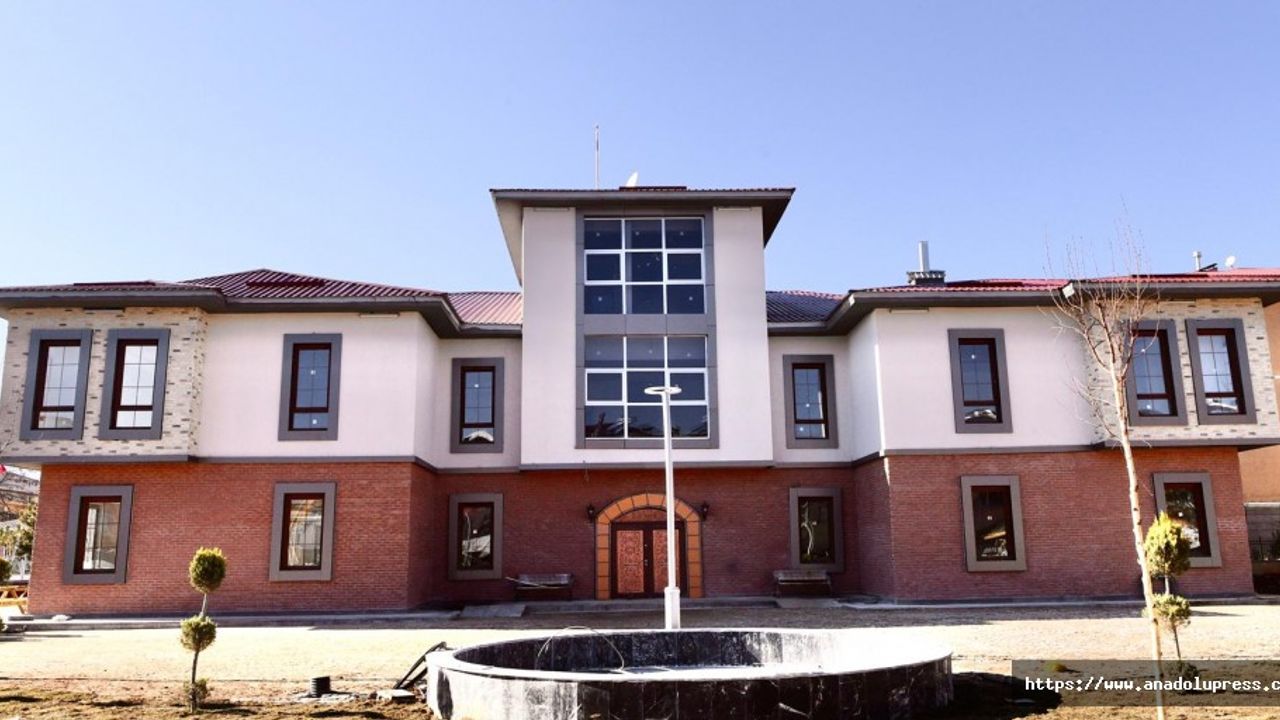 Göksun Millet Konağı ve Meydanı Tamamlandı