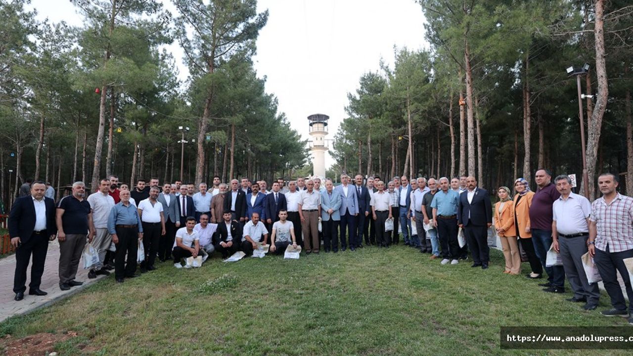 Necati Okay ‘Baba, sevdiklerini saran ulu bir çınardır’