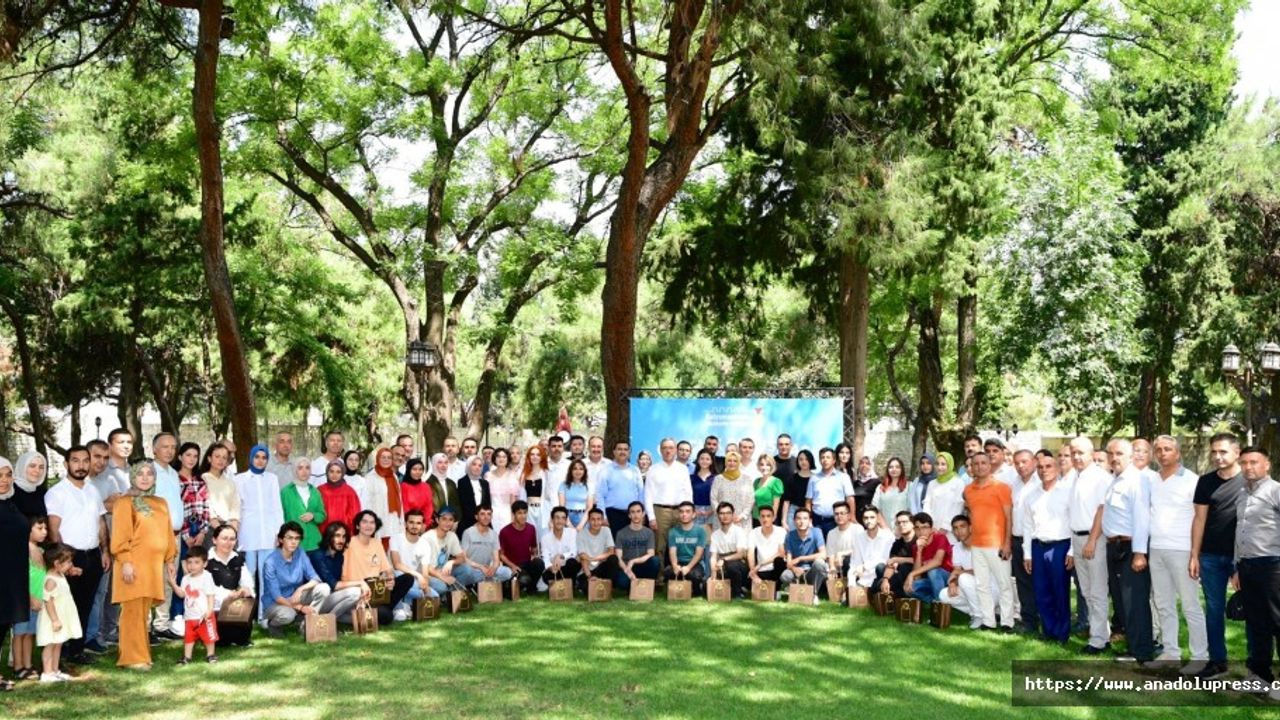 Başkan Güngör, YKS’de Dereceye Giren Öğrencilerle Buluştu