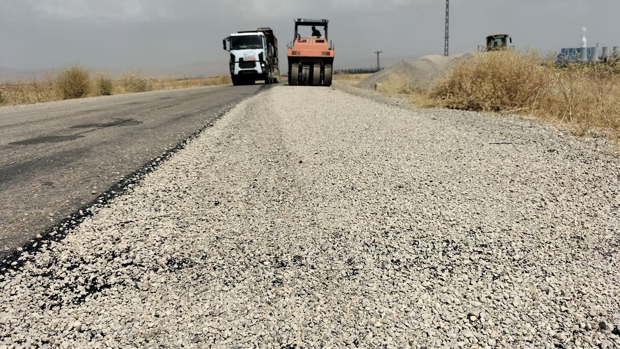 Afşin’de Grup ve Mahalle Yolları Baştan Uca Yenilendi