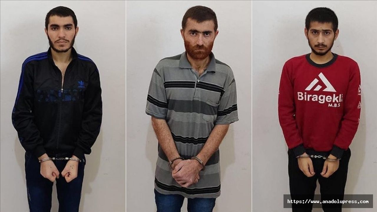 MİT Suriye'nin Kuzeyinde 3 Teröristi Silahlarıyla Yakaladı