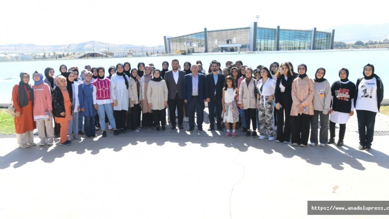 Başkan Mahçiçek, 400’den fazla lise öğrencisiyle kahvaltıda bir araya geldi