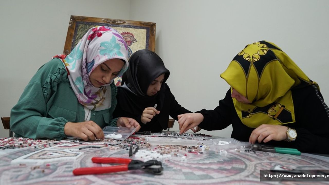 KAMEK’te Hem Sosyalleşiyor Hem El Becerilerini Geliştiriyorlar
