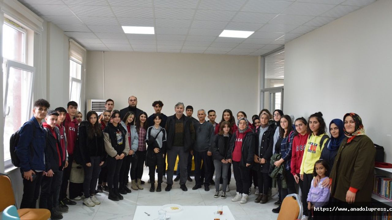 Kütüphane Söyleşileri Gençlerle Buluşmaya Devam Ediyor