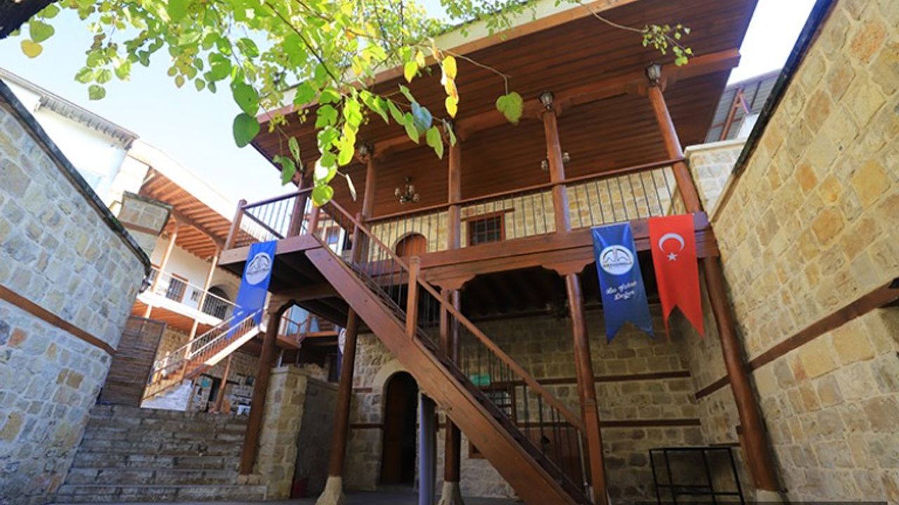 Dulkadiroğlu Konağında Halı Dokuma, Aba Ve Keçe Kursu