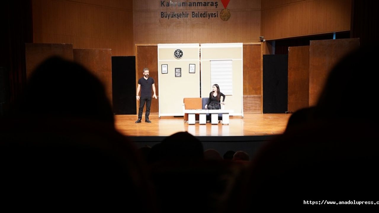 Her Aşk Biraz Komiktir’de Kahkaha Tufanı