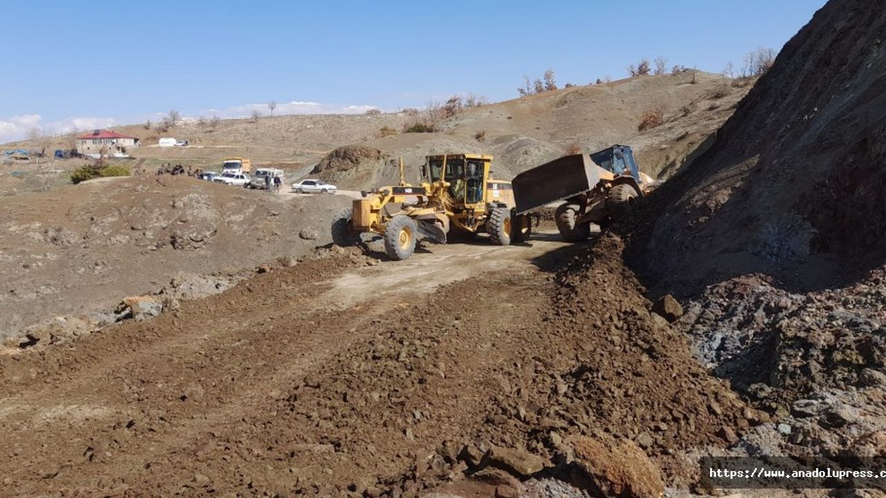 Depremde Hasar Alan Yollar Yenileniyor!