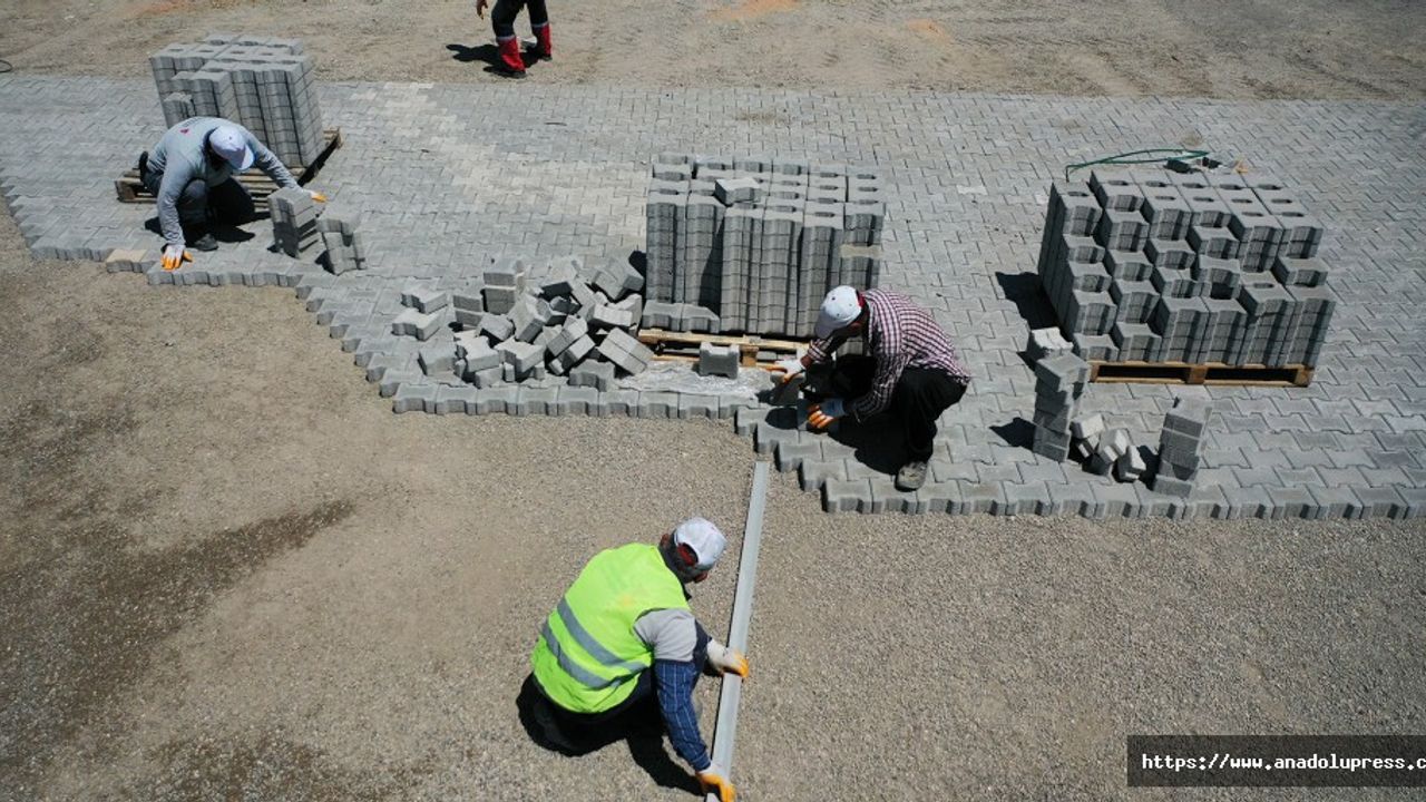 Büyükşehir, Geçici Çarşıda Üstyapı İmalatlarını Sürdürüyor