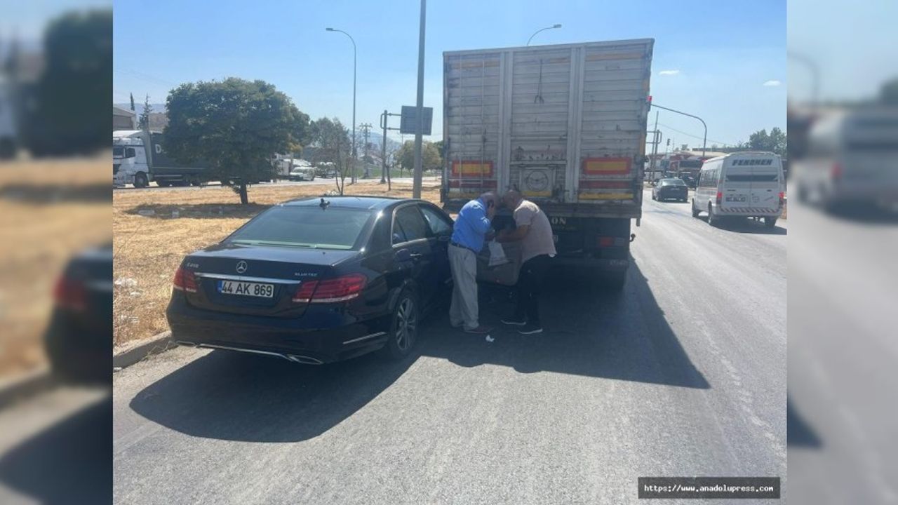 Türkoğlu’nda otomobil tıra arkadan çarptı: 1 yaralı