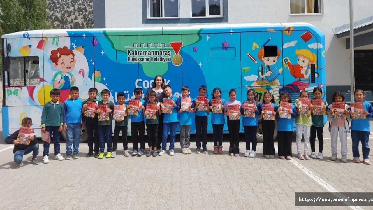 Mobil Çocuk Kütüphanesi,Minik Gönüllere Dokunmaya Devam Ediyor