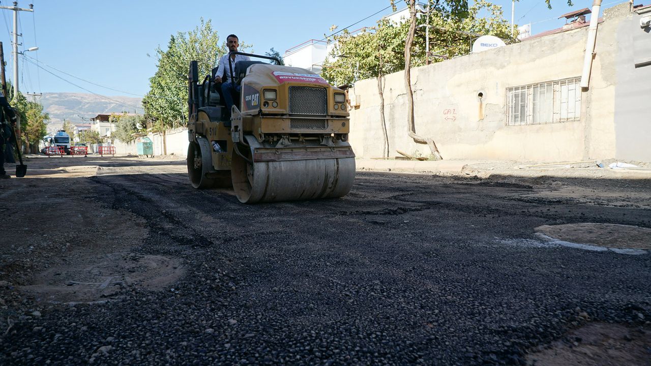 Kahramanmaraş’ta Asfalt Mesaisi Etap Etap Sürüyor!