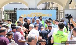 Başkan Güngör, Vatandaşlara Aşure İkramında Bulundu