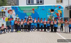 Mobil Çocuk Kütüphanesi,Minik Gönüllere Dokunmaya Devam Ediyor