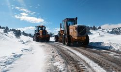 Kahramanmaraş’ta İlçelerde Kar Mesaisi durmaksızın sürüyor!