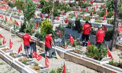 Kahramanmaraş’ta mezarlıklar bayrama hazırlanıyor!