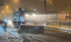 Kahramanmaraş Büyükşehir, Kar Mesaisini Gece Saatlerinde de Kesintisiz Sürdürüyor