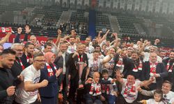 Onikişubat Belediyespor Şampiyonluk Kupasını Kaldırdı!