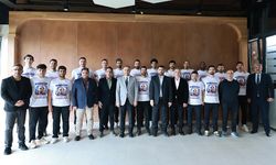 Başkan Toptaş, Efeler Ligi’ne yükselen Onikişubat Belediye Spor ile şampiyonluk yemeğinde buluştu