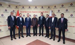 Nevzat Pakdil ve İl Protokolü Rektör Okumuş’u Ziyaret Etti!