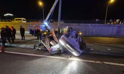 Kahramanmaraş’ta otomobil aydınla direğine çarptı: 3 yaralı