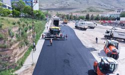 Büyükşehir, Elbistan Devlet Hastanesi Yolunu Sıcak Asfaltla Kaplıyor