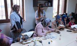 Büyükşehir’in Geri Dönüşüm Atölyesinde Kadın Emeği Göz Doldurdu
