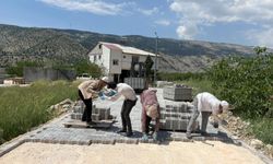 Büyükşehir’den Çağlayancerit Kırsalına 3 Bin Metrekarelik Kilit Parke!