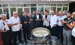 Başkan Toptaş Önce Aşure Dağıttı, sonra vatandaşların sorularını yanıtladı!
