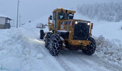 Büyükşehir, Şehrin Dört Bir Yanında Kar Mesaisini Sürdürüyor!