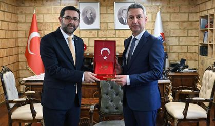 Öz Sağlık İş Şube Başkanı Arifoğlu’dan Rektör Okumuş’a Hayırlı Olsun Ziyareti!