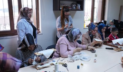 Büyükşehir’in Geri Dönüşüm Atölyesinde Kadın Emeği Göz Doldurdu