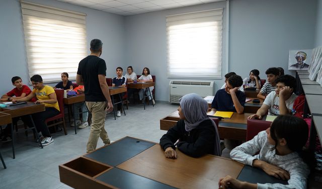 Kahramanmaraş Büyükşehir’in Pusula Maraş Gençlik Merkezi, Çocukların Yolunu Aydınlatıyor!