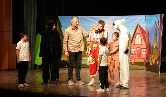 “Pamuk ile Kömür” Hayvan Sevgisini Sahneye Taşıdı