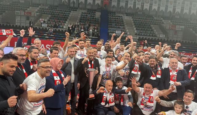 Onikişubat Belediyespor Şampiyonluk Kupasını Kaldırdı!