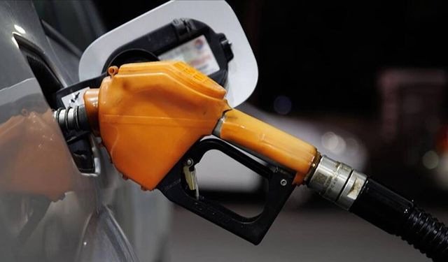 Akaryakıt fiyatlarına tarihi zam: Motorinin litre fiyatı 70 TL'ye dayanacak!