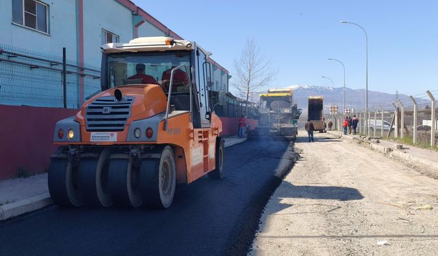 Yollarda Asfalt Çalışması Kesintisiz Sürüyor!