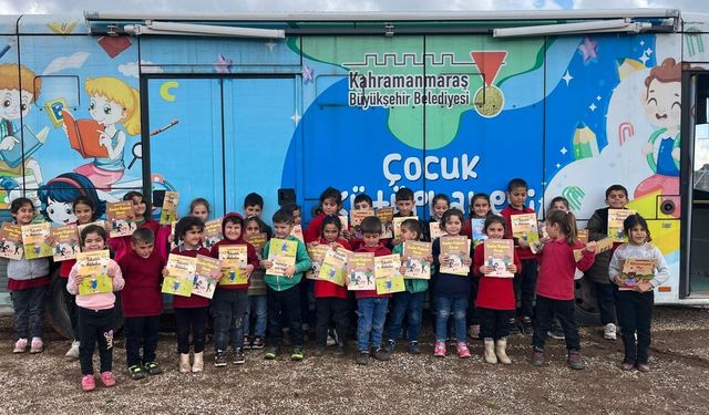 Büyükşehir’in Mobil Kütüphanesi Yüzlerce Çocuğa Ulaştı!