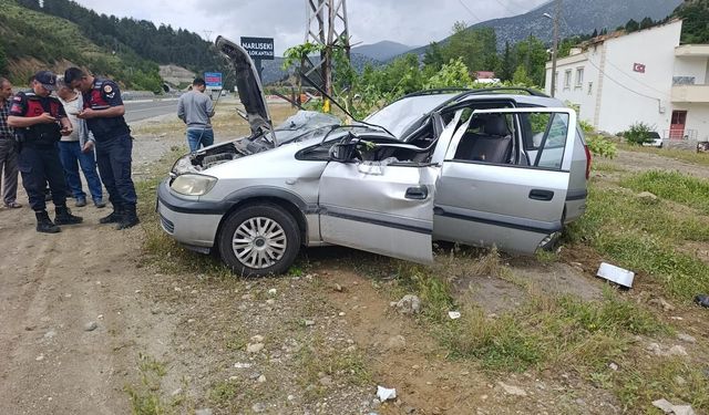 Kahramanmaraş’ta Otomobil Elektrik Direğine Çarptı: 1 Yaralı